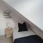 6 Pokoi Na Wajdeloty *