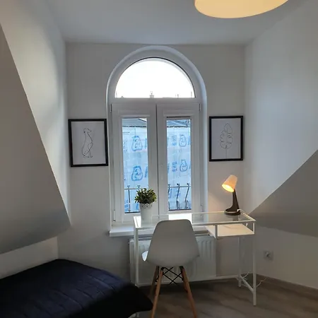 6 Pokoi Na Wajdeloty *