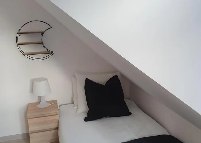 6 Pokoi Na Wajdeloty *