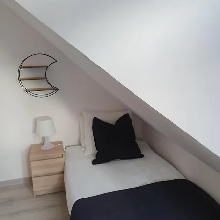 6 Pokoi Na Wajdeloty *